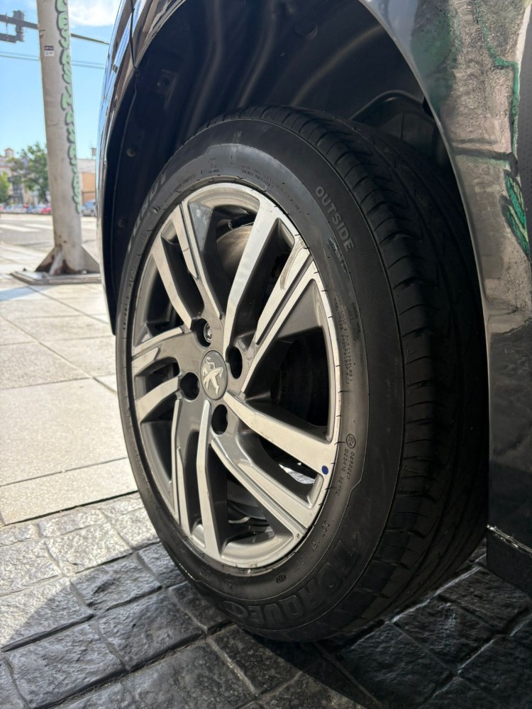Peugeot 208 Allure — foto 2